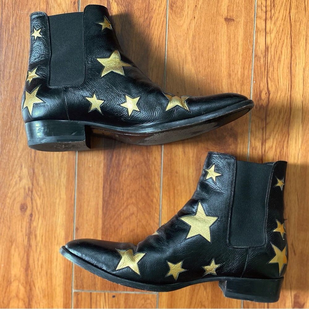 Yves Saint Laurent Leather Star Chelsea Boots